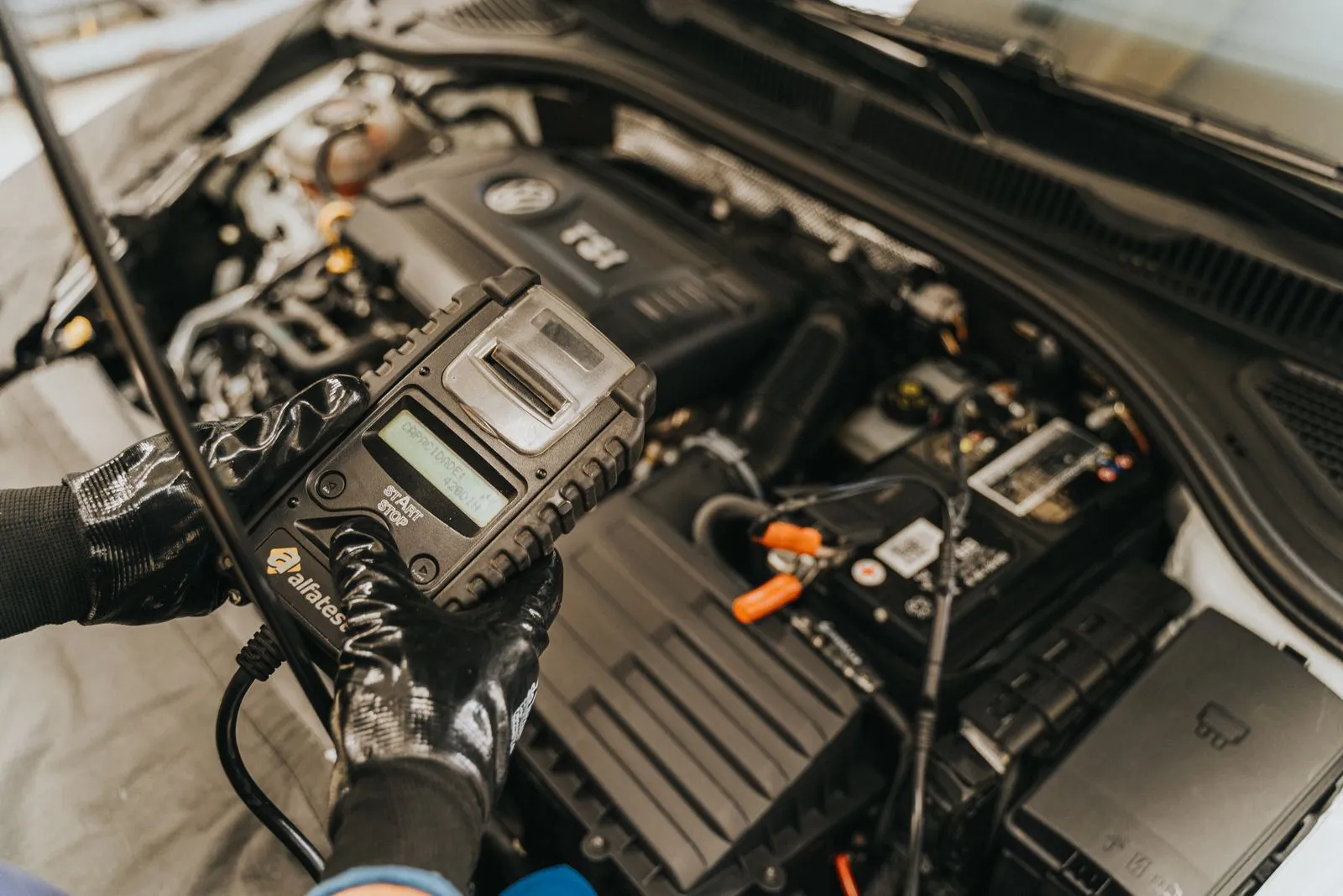 Vehicle diagnostic inspection in a professional automotive service bay